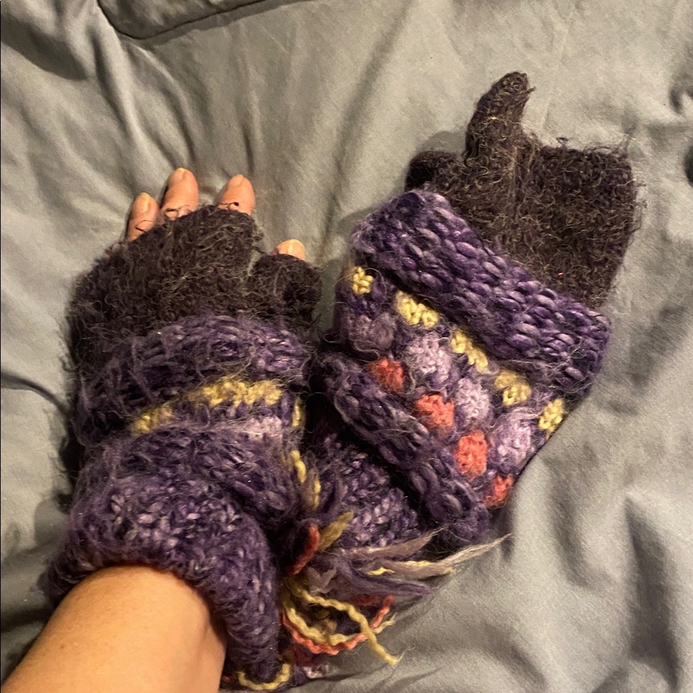Aerika Purple Multicolor Knit Fingerless Gloves